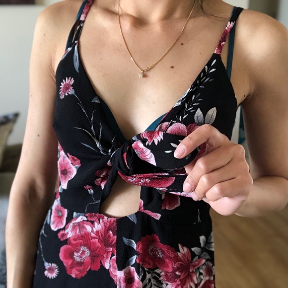 Guess Long Floral Romper. - Picture 6 of 9